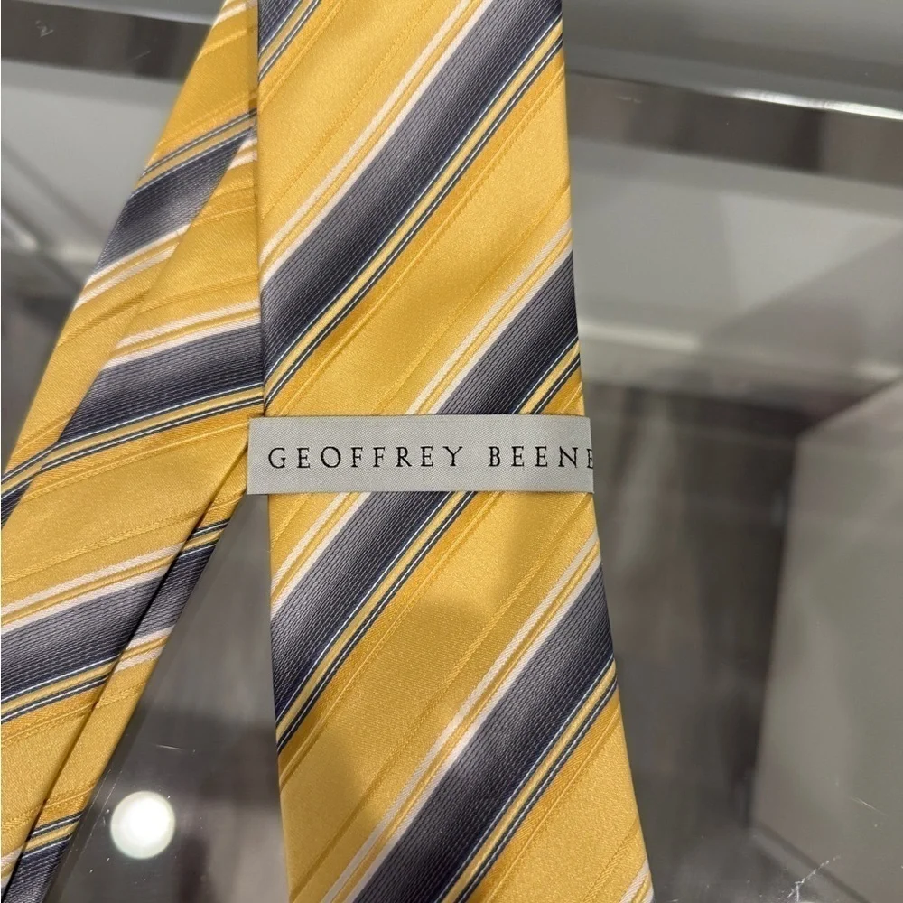 Geoffrey Beene 100% Silk Yellow and Blue Stripe Men’s Tie